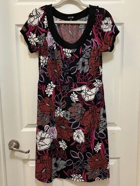 Apt 9 black and pink floral short sleeved dress size M